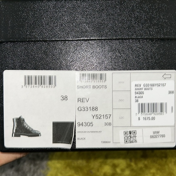 Combat style Chanel boot with pearl detail. - Picture 6 of 6